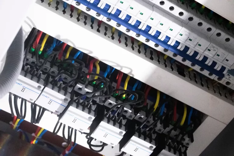 fuse box 768x512
